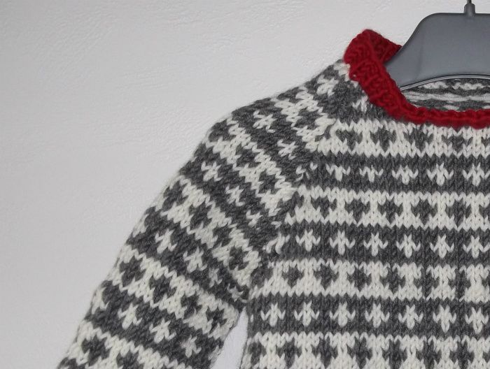 Klassisk sweater strikkes fra str. 2 - 12 år og voksen fra S - XL
Strikkes på bestilling