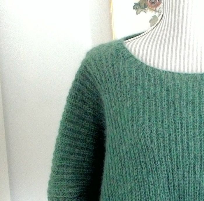 Hipster Sweater str. L/XL strikket i Super Kidmohair. Smuk grøn farve.
Pris kr. 1050,00