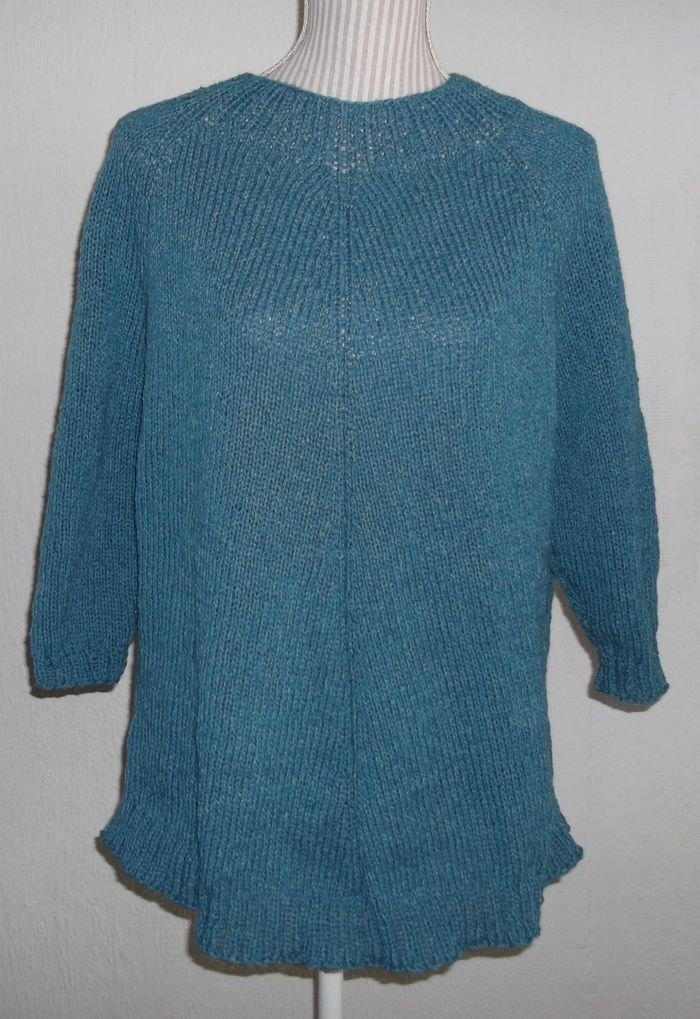 TIL SALG!
Poncho-sweater Trine
Strikket i silke/uld uden krads. One-size
Pris kr. 625,00
